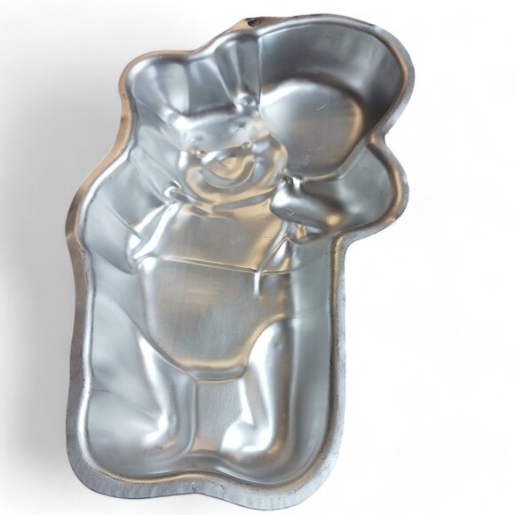 Wilton Vintage Disney Winnie the Pooh with Balloon Aluminum Cake Pan Baking Mold - Picture 3 of 5